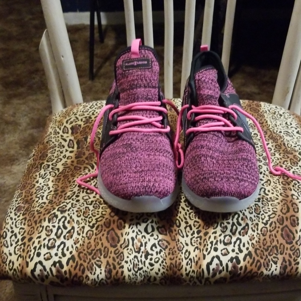 Flashlight tennis shoes